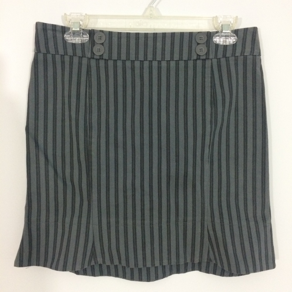 Xhilaration Juniors 7 Gray Striped 17" Mini Skirt - Picture 1 of 4